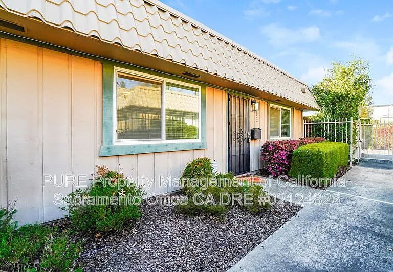 2153 Cottage Way — Photo 2