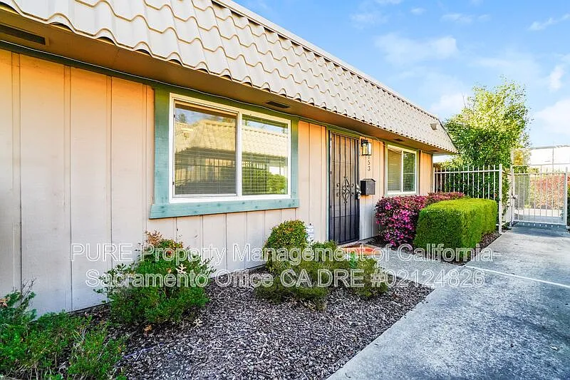 Building Photo - 2153 Cottage Way