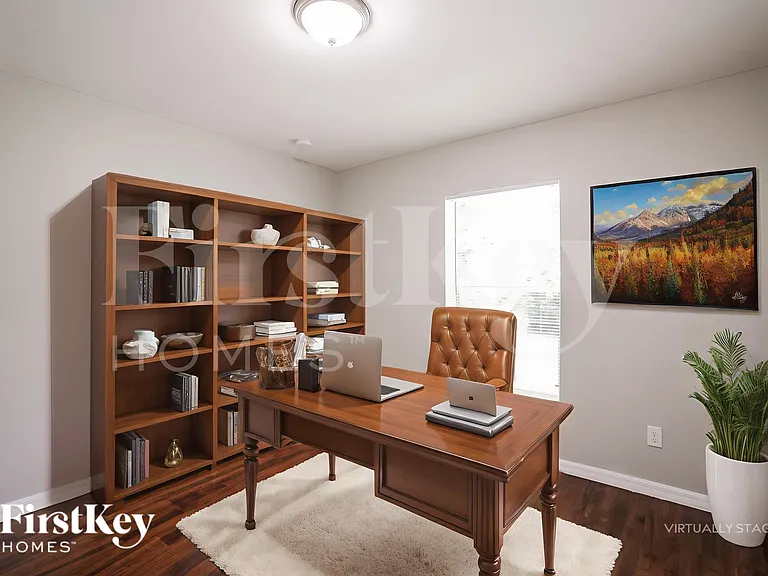 915 Kanuga St E — Photo 15