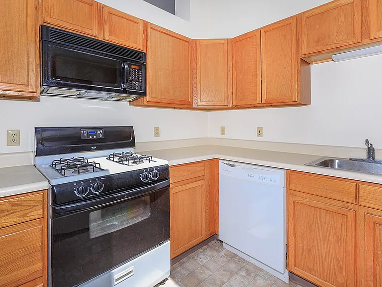 Eastgate Apartments — Photo 17