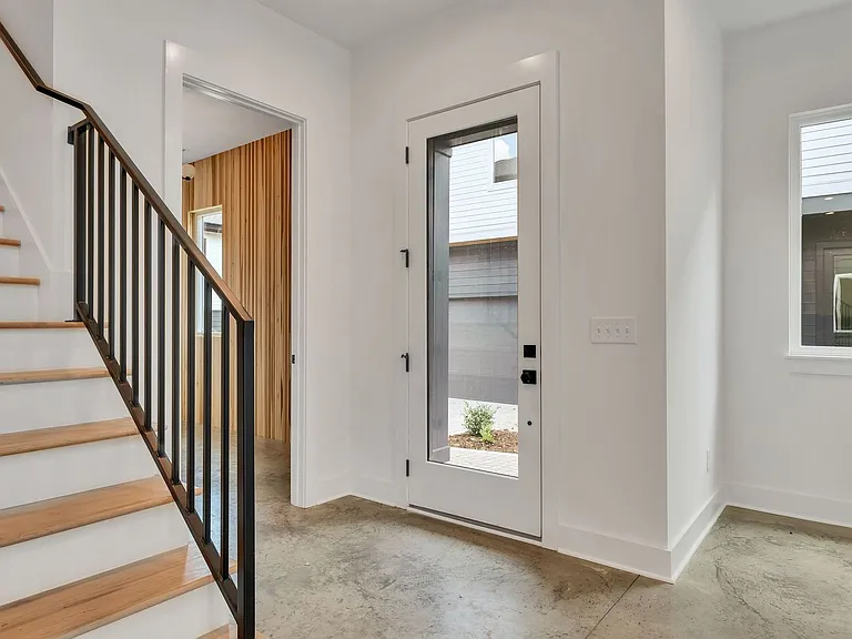5917 Robertson Ave — Photo 12