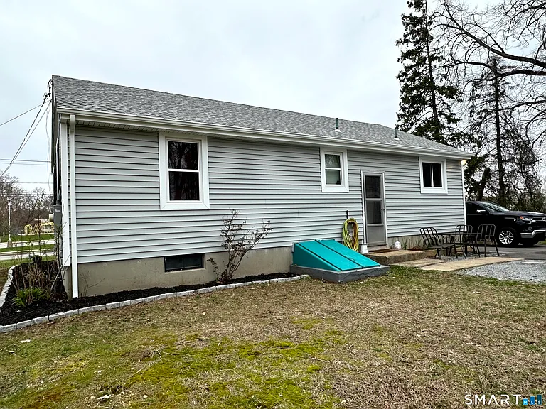 320 Halls Hill Rd — Photo 6
