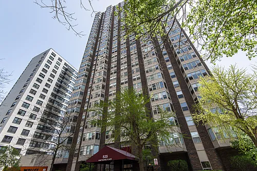 525 W Hawthorne Pl #1907 Photo 1