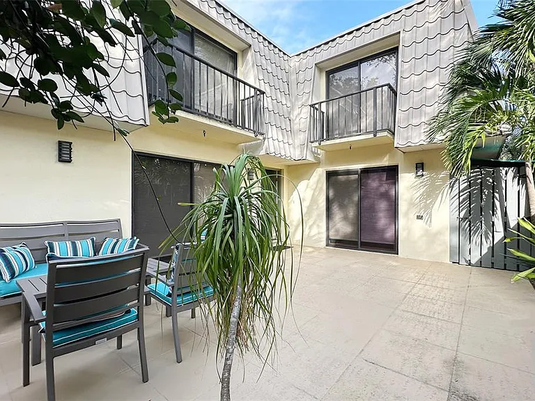 1700 Embassy Dr #504 — Photo 18