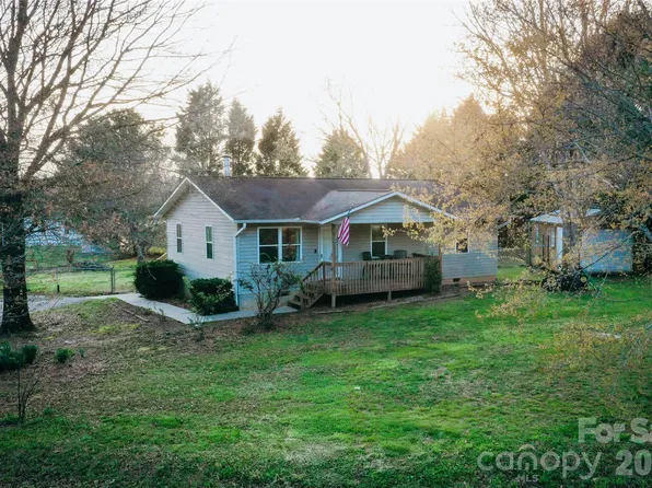 45 Pleasant Ct, Flat Rock, NC 28731