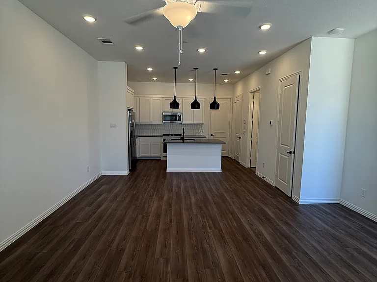 4416 Henderson Ave — Photo 4