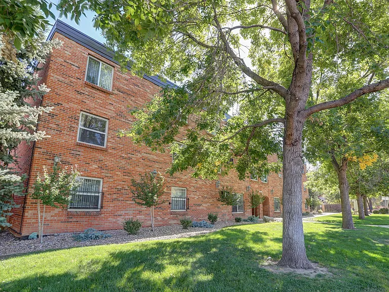 Allison Court Apartments — Photo 7