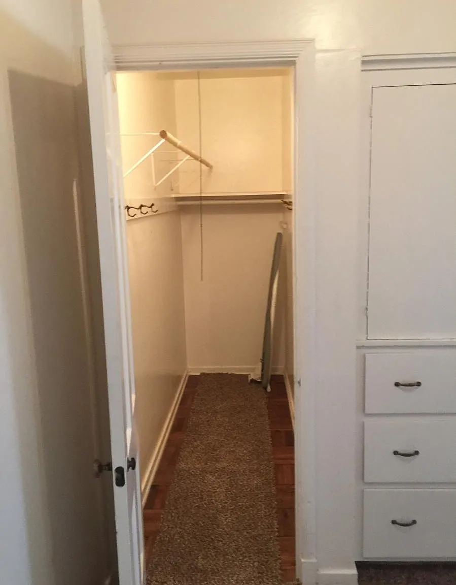 1 bed, 990 sqft, $1,350 — Photo 4