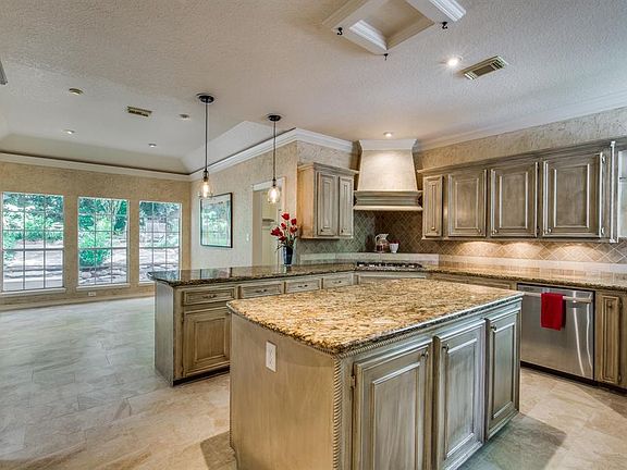 4th image of 111 Greenbriar Dr