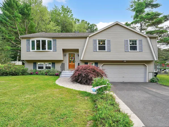 37 Schooner Lane, Meriden, CT 06451