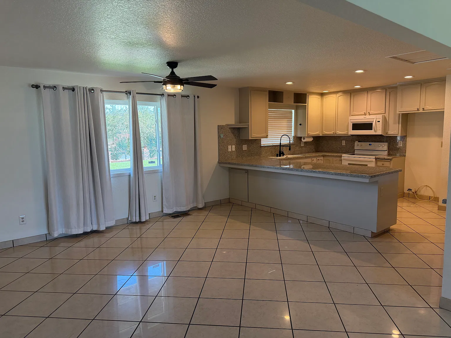 2 bed, 1597 sqft, $2,250 — Photo 2
