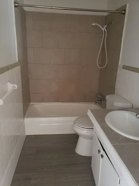 Southmore Place Apartments — Photo 2