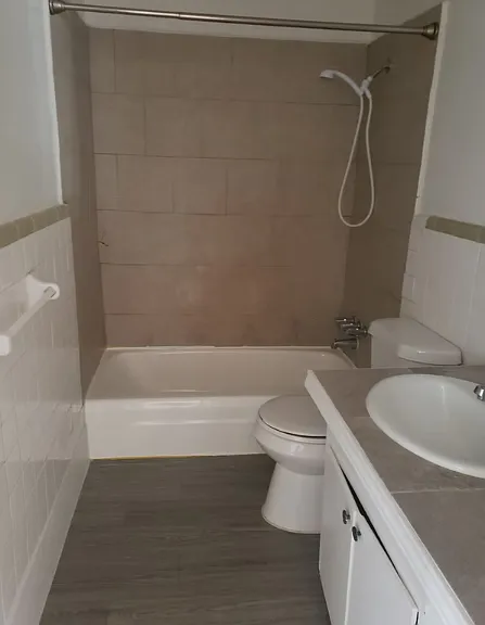 Southmore Place Apartments — Photo 6