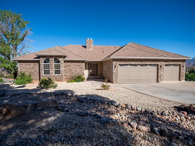 2541 W Spilsbury Ct — Photo 3