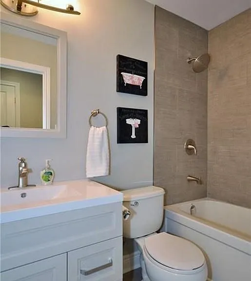 33 Beaconsfield Ave #2 — Photo 10