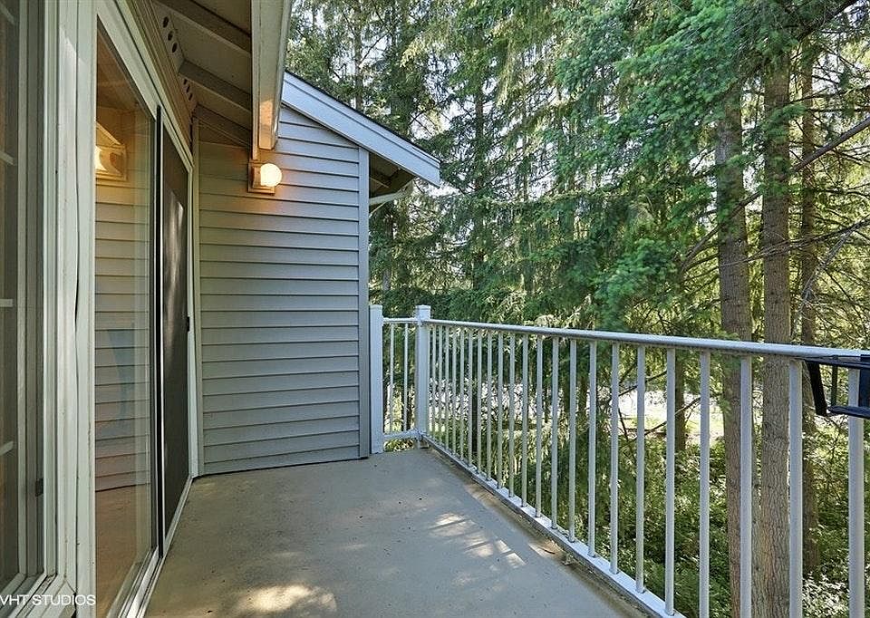 1st image of 25235 SE Klahanie Blvd Unit 302