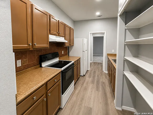 4 bed, 2.0 bath, 1857 sqft, $1,850 — Photo 2