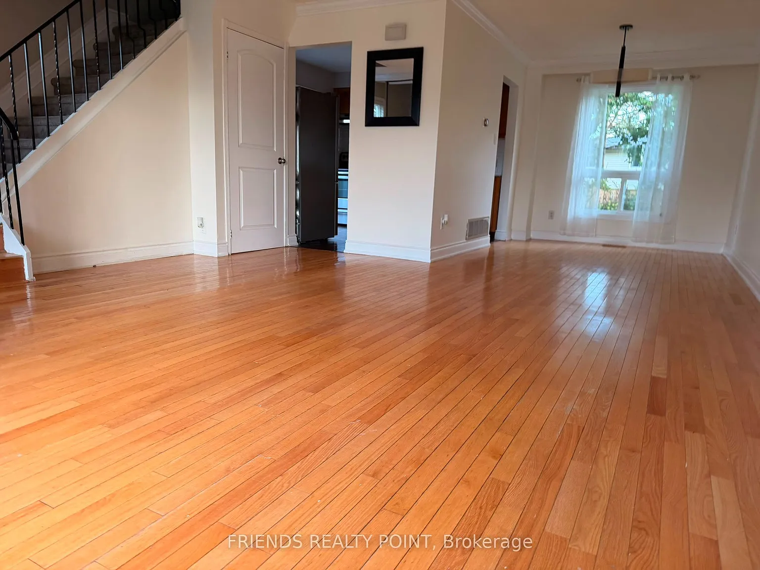 4 bed, $2,800 — Photo 2