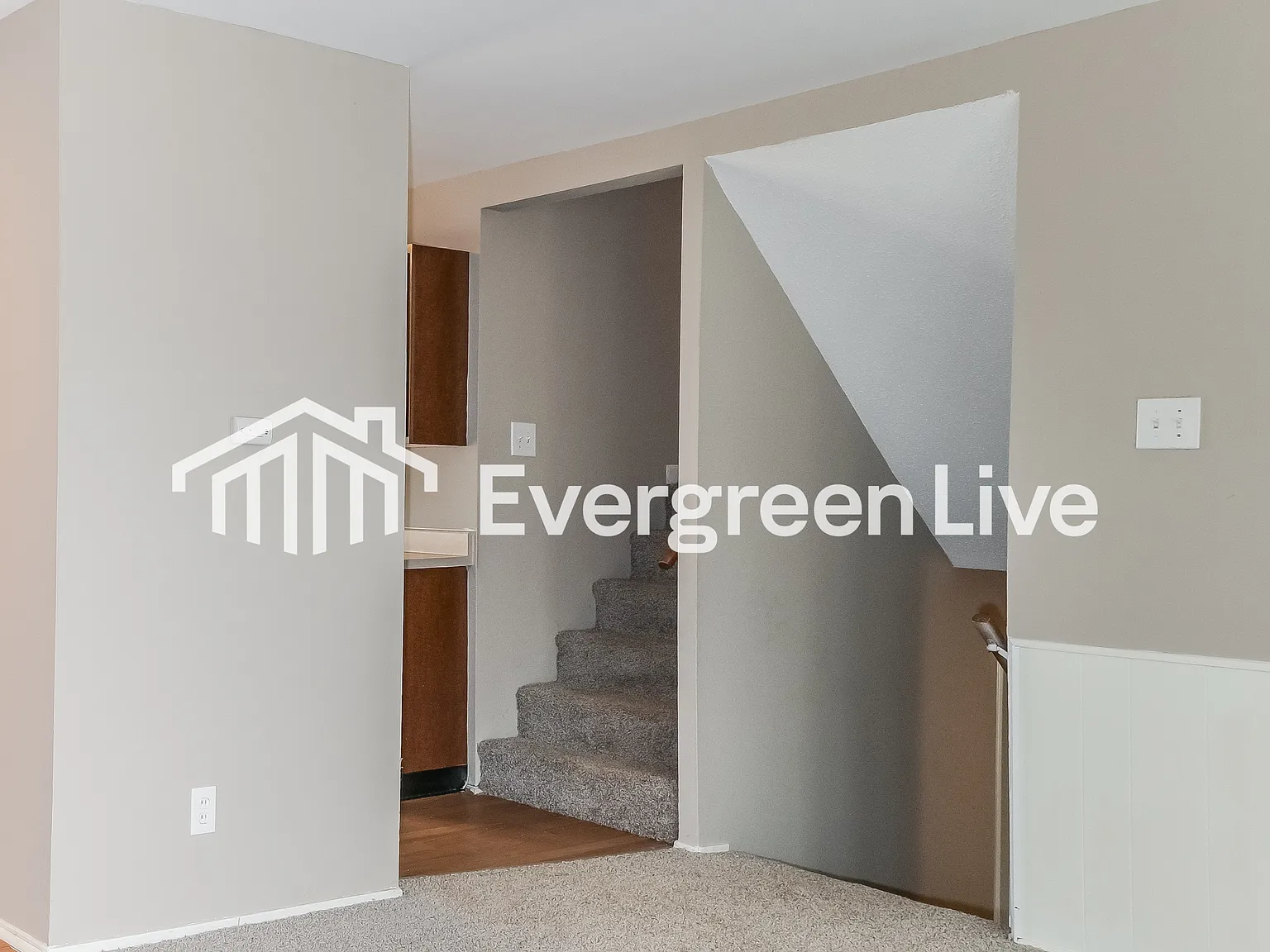 3 bed, 2.0 bath, 880 sqft, $1,595 — Photo 3