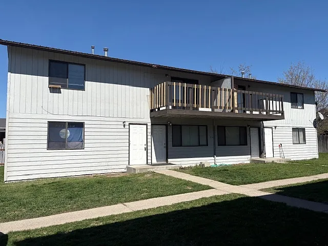 2 bed, 1.0 bath, $1,300 — Photo 2
