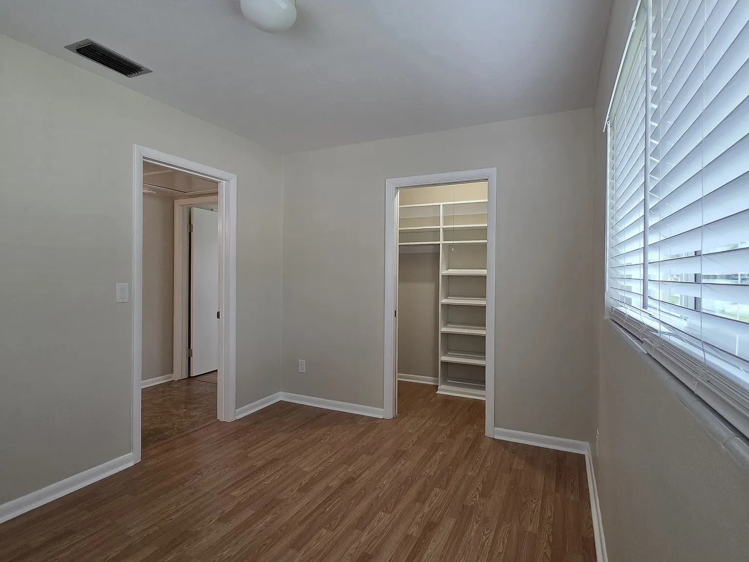 2031 Harding St — Photo 4