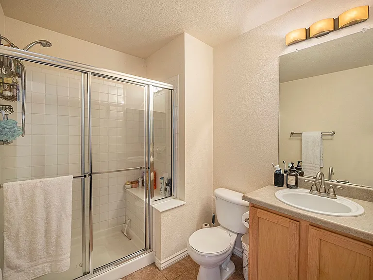 348 Smith Cir — Photo 16