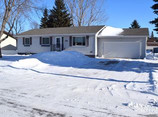 318 Village Ave SE, Devils Lake, ND 58301