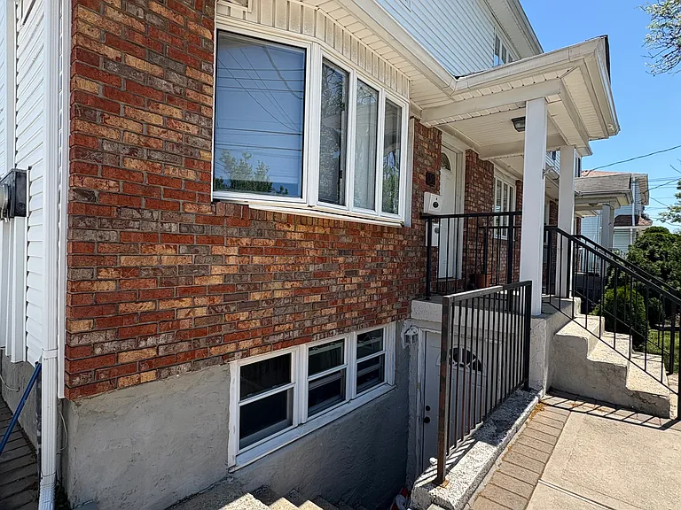 91 Thornycroft Ave #1 — Photo 15