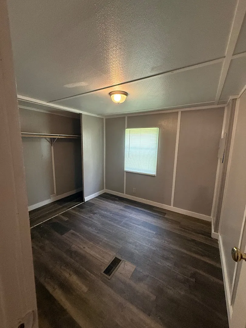 1004 Lake Rd — Photo 3