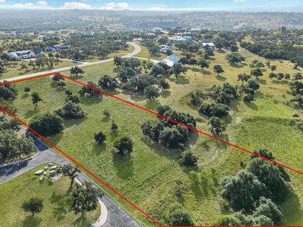 Axis Cir, Fredericksburg, TX 78624