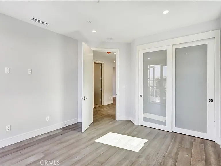 1908 Perry Ave #B — Photo 8