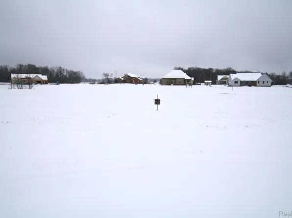 5379 Lambton Ct, Swartz Creek, MI 48473