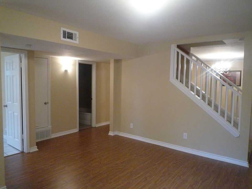 2nd image of 2406 Nottingham Dr
