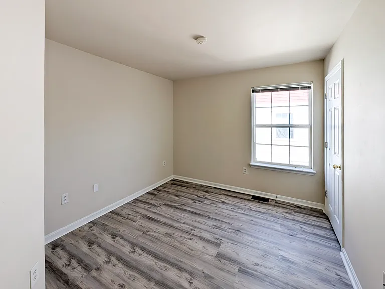 1023 Ross St — Photo 9
