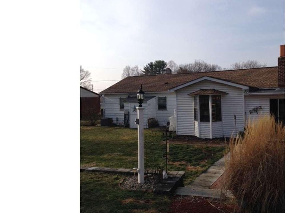 2nd image of 3050 Sunset Dr