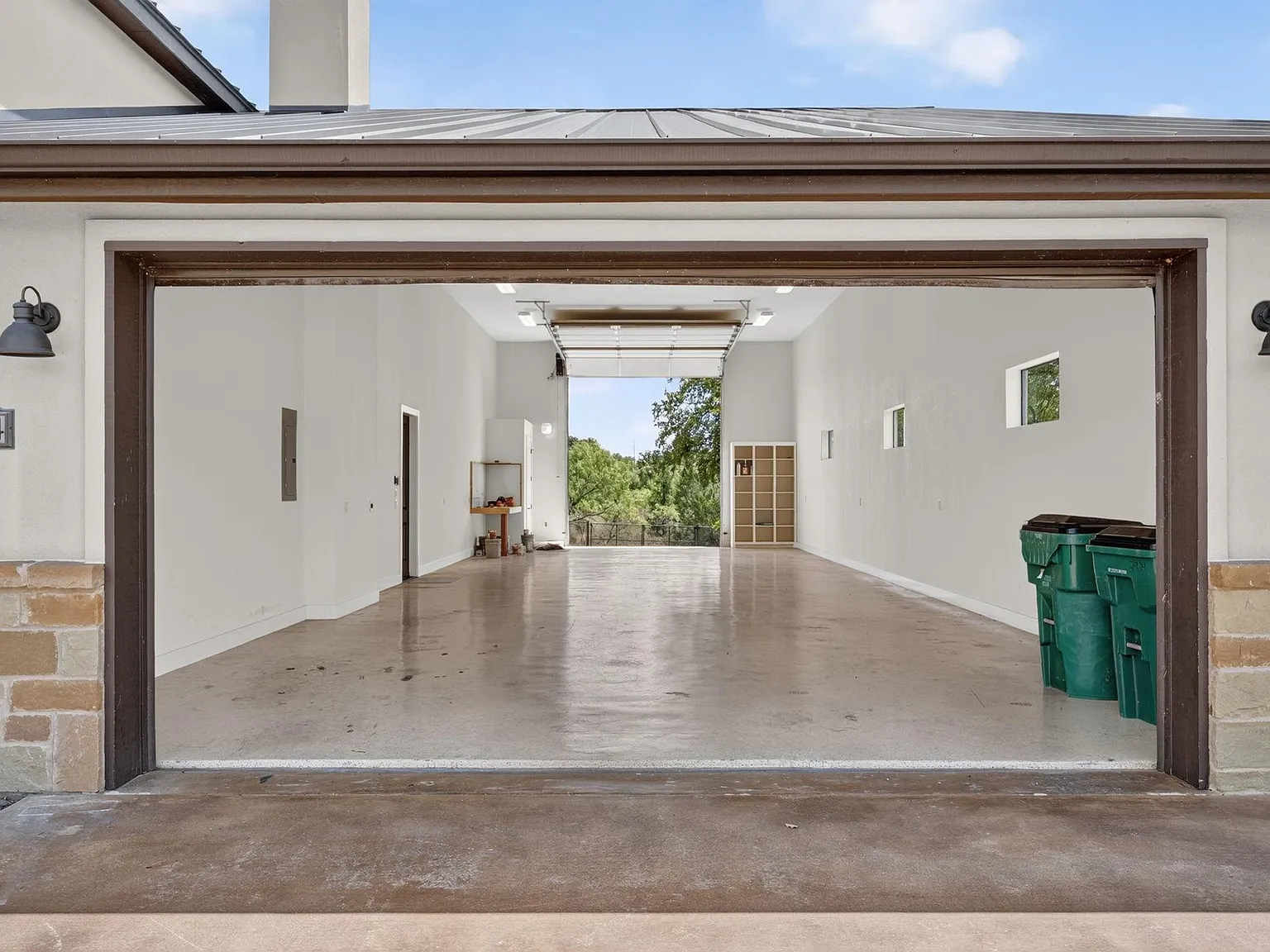 4 bed, 3.5 bath, 2064 sqft, $3,800 — Photo 3