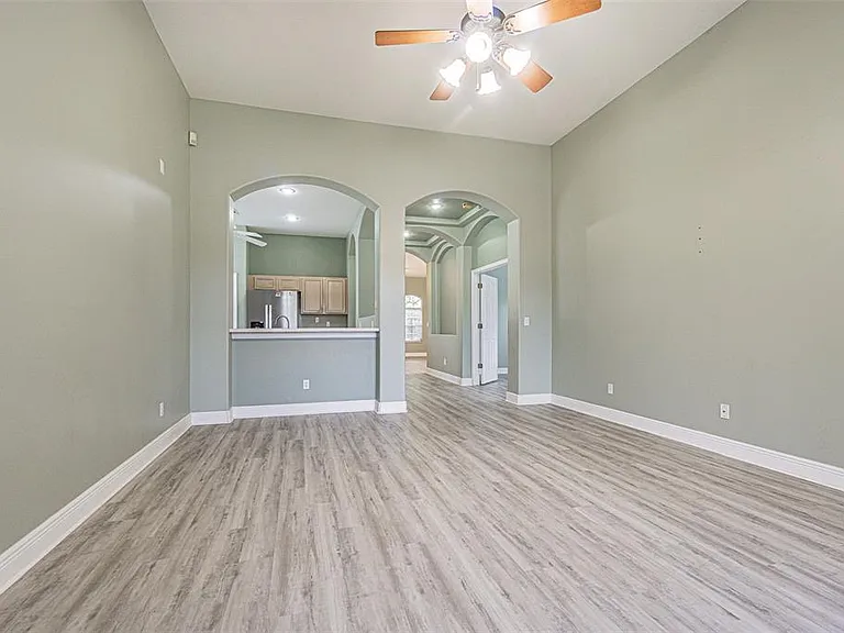 1550 Maximilian Dr — Photo 9