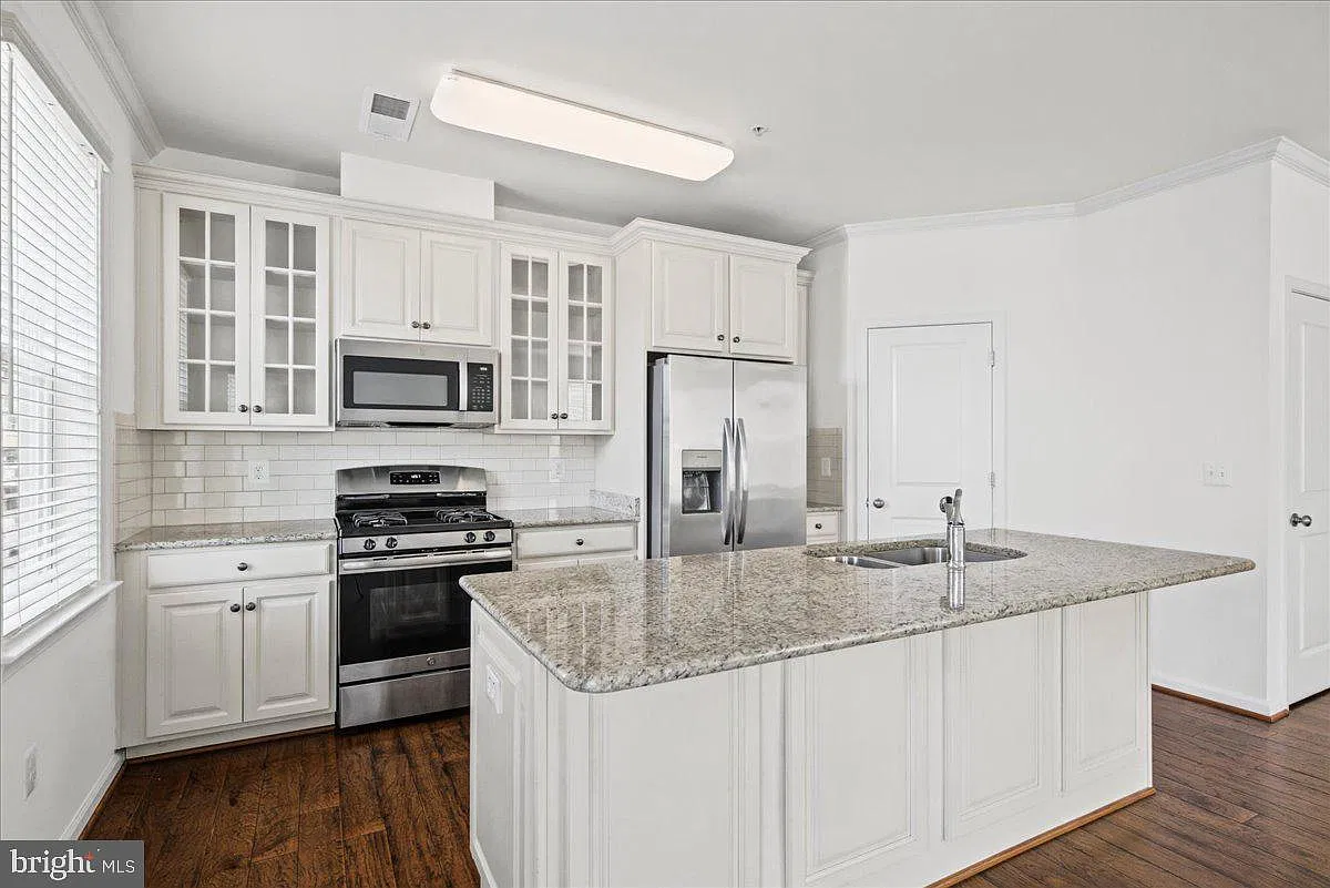 Stone Mill Corner Condominium — Photo 2