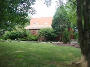 2 Pioneer Dr, Hillsborough, NJ 08844