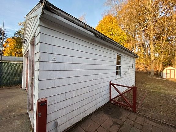 2nd image of 569 Woonasquatucket Ave