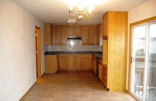 3rd image of 448 Stone Hollow Dr
