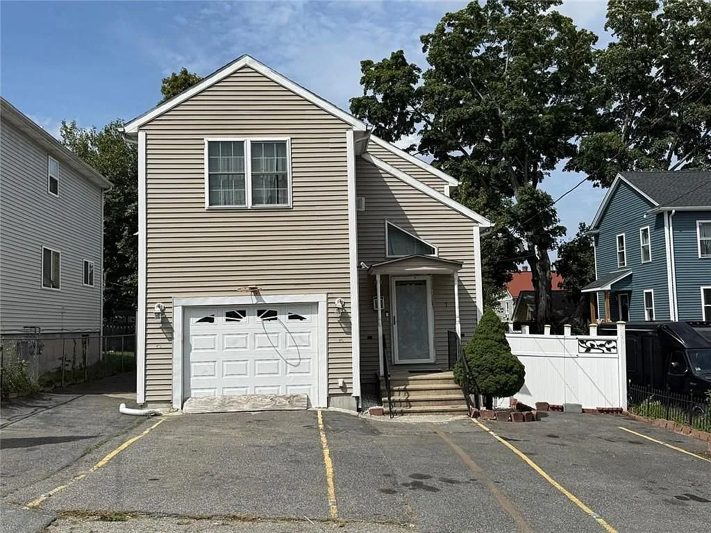 4 bed, 2.0 bath, 1656 sqft, $3,250 — Photo 1