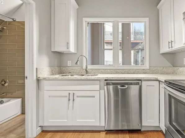 2069 SW Park Ave #D, Portland, OR 97201