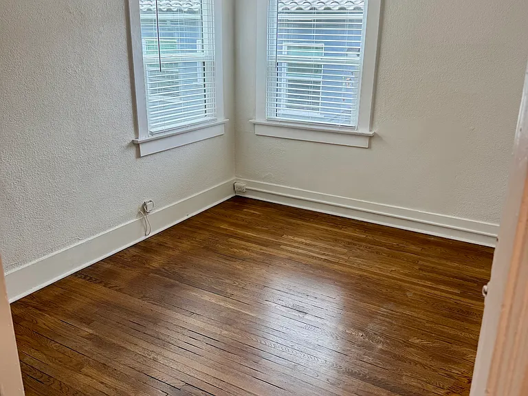 143 W Ivy St — Photo 8