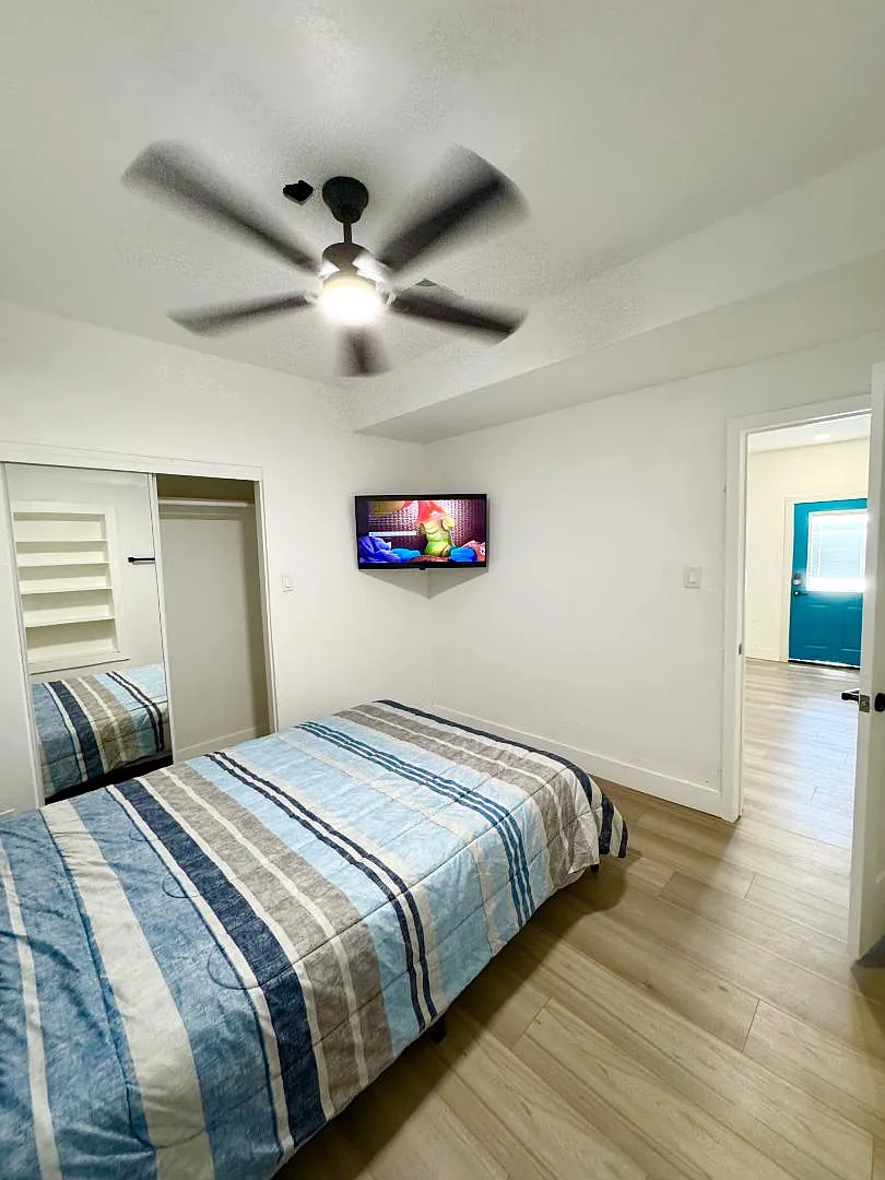1845 E Monroe St - Room 4 — Photo 3
