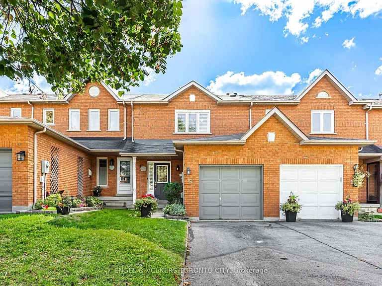15 Fulton Cres — Photo 1