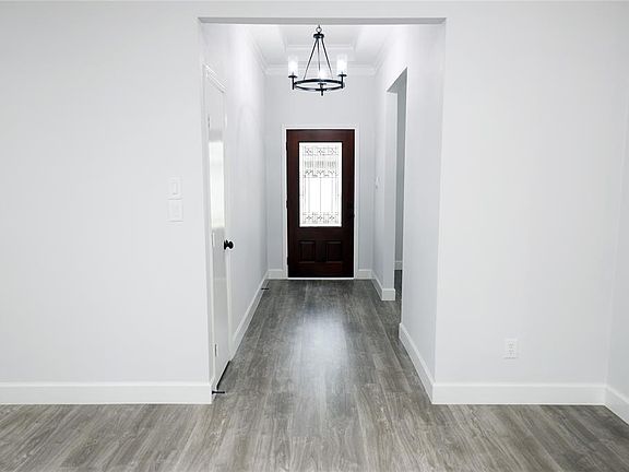 4th image of 657 Goodwin Dr