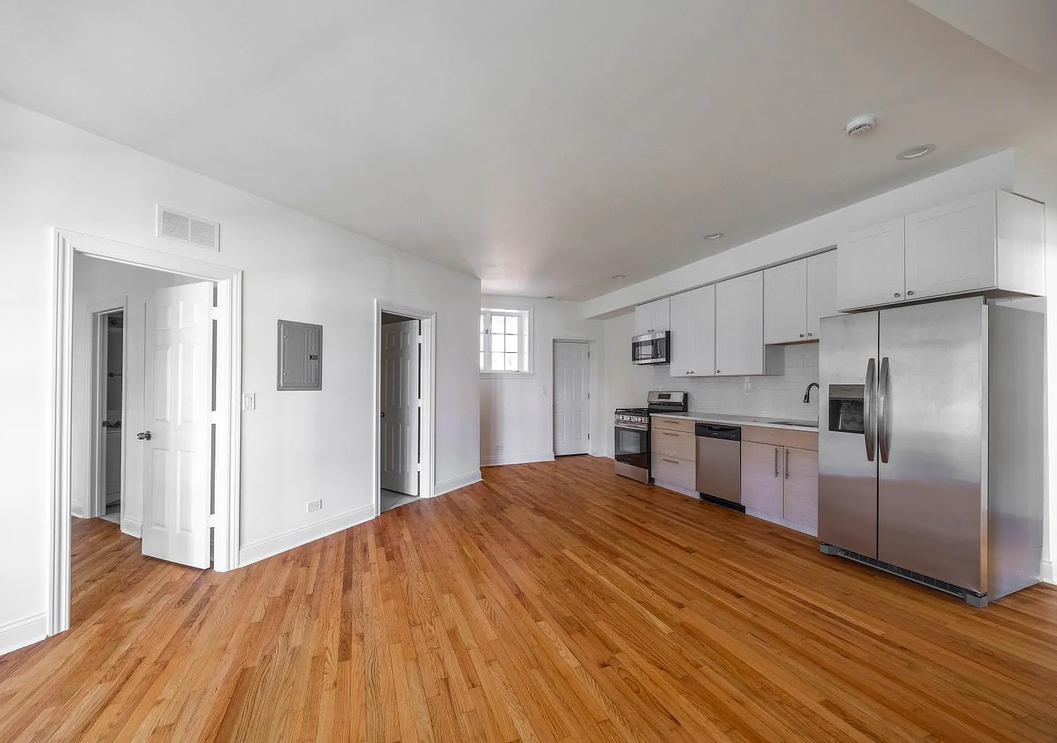 3107 North Harding Avenue #2W — Photo 3