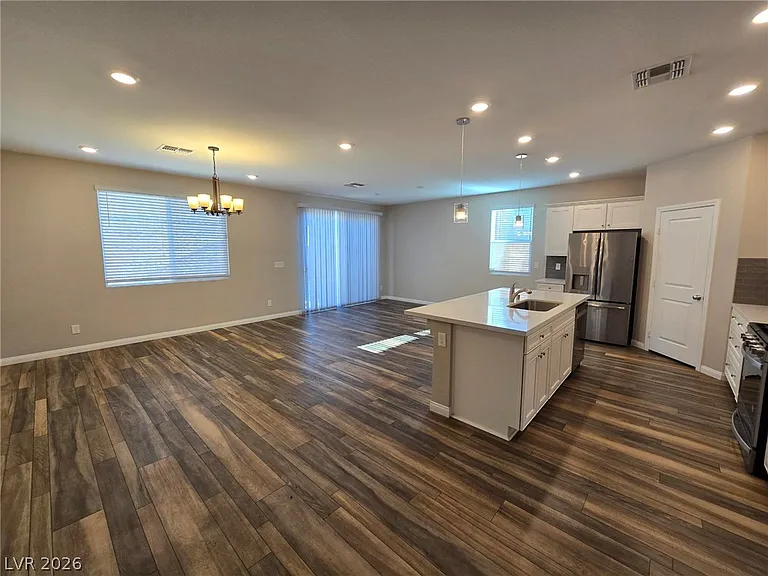 8047 Cavazzo Ave — Photo 3