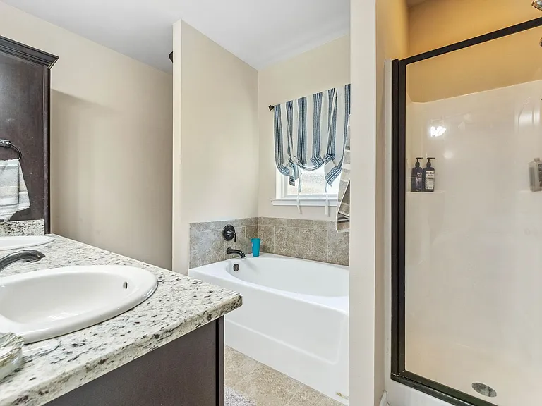 1041 Berkshire Dr — Photo 14